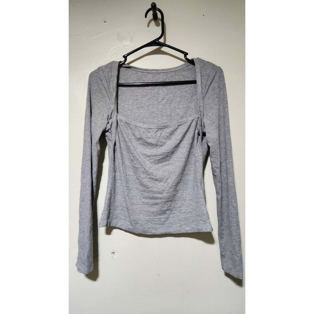 Gray Ribbed Long Sleeve Ruched Front Top – Size L - Picture 2 of 4